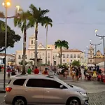 Aos Pes Do Poeta
